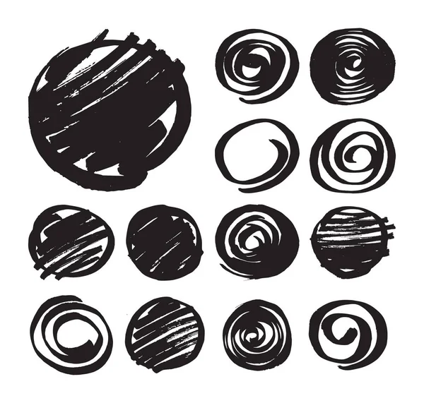 マーカーで描かれた影の円とスパイラルの手のセット 白を基調とした黒のフェルトペンのデザイン要素 スケッチされた丸い抽象記号のコレクション ベクトルアート Eps8形式 — ストックベクタ