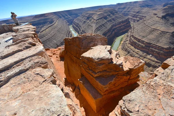 Ekim 2019 Utah Abd Deki Goosenecks Eyalet Parkı Nda Yürüyüşçüler — Stok fotoğraf