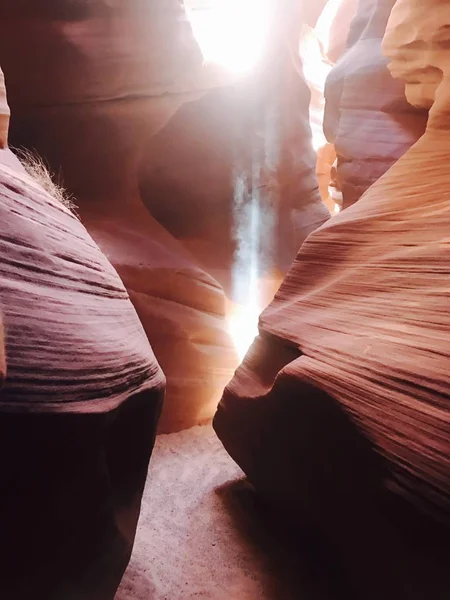 Sonnenstrahl Auf Gucktabu Slot Canyon Uta — Stockfoto