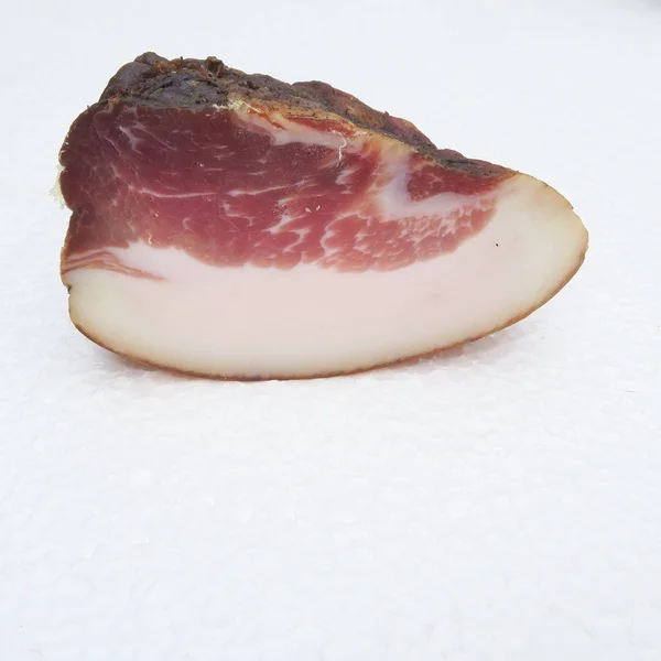 Jamón de cerdo ahumado casero recién cortado , —  Fotos de Stock