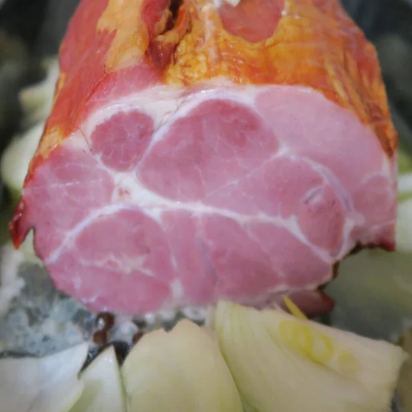 Carne Porco Assada Conserva Crua Assada Kassler Com Cebola Folhas — Fotografia de Stock