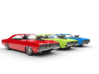 Kırmızı, yeşil ve mavi kas arabalar