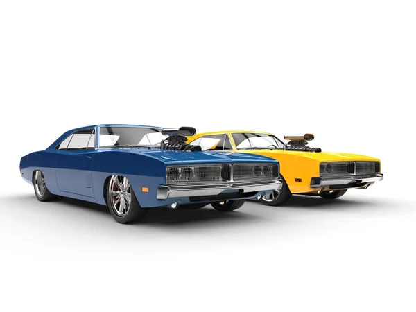 Azul e amarelo vintage músculo carros — Fotografia de Stock