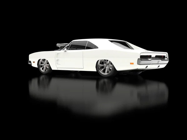 Korku veren eski model beyaz kas araba siyah yansıtıcı arka planda — Stok fotoğraf