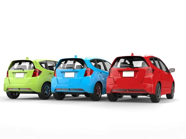 Κόκκινα, πράσινα και μπλε σύγχρονα ηλεκτρικά αυτοκίνητα - ΠΙΣΩ ΟΨΗ — Φωτογραφία Αρχείου