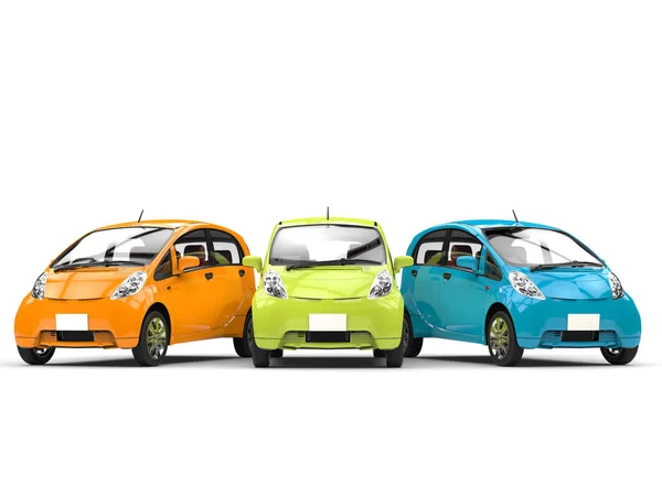Naranja, verde y azul pequeños coches eléctricos ecomónicos lado a lado — Foto de Stock