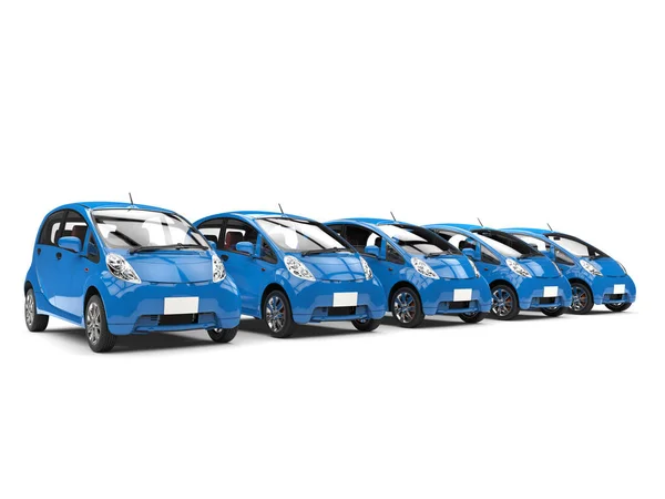 Fila de azul fresco pequeños coches eléctricos modernos — Foto de Stock