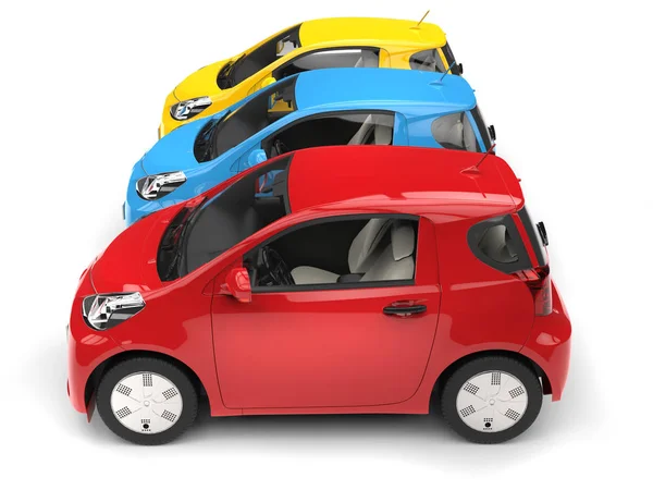 Modernos coches eléctricos urbanos compactos en rojo, azul y amarillo - vista lateral — Foto de Stock