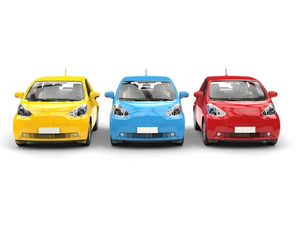 Modernos coches eléctricos urbanos compactos en colores primarios - vista frontal — Foto de Stock