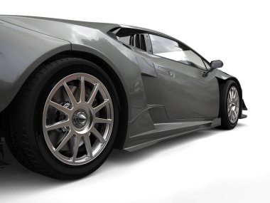 Loş gri yarış arabası - arka tekerlek portre vurdu