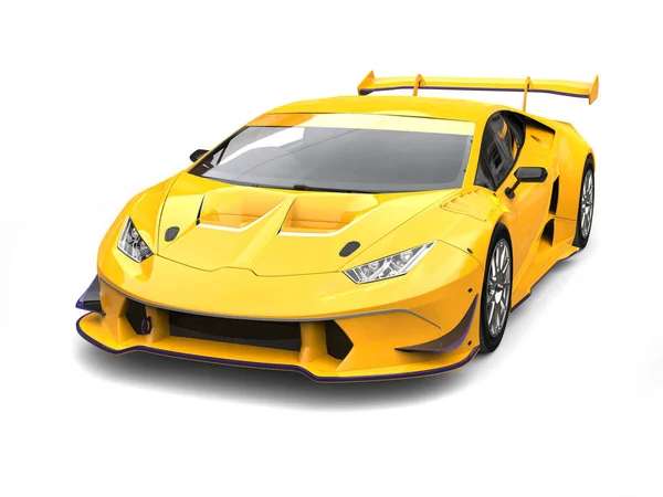 Goud gele snelle racewagen — Stockfoto
