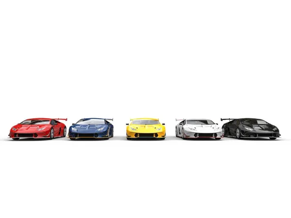 Fila de super coches en varios colores - vista frontal —  Fotos de Stock