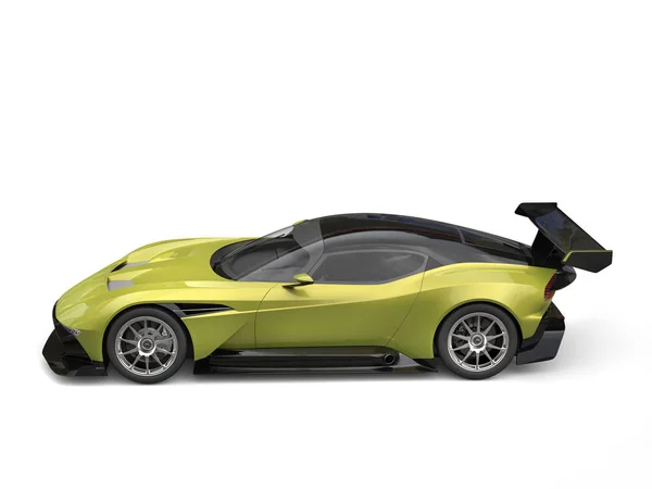 Желтый зеленый металлический современный спортивный автомобиль - вид сбоку — стоковое фото