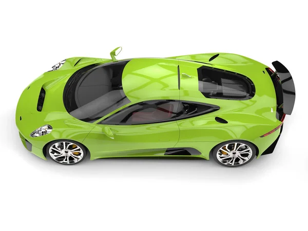 Свежий зеленый современный спортивный автомобиль - вид сверху вниз — стоковое фото