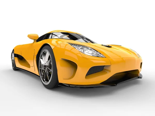 深い黄色の近未来スポーツ コンセプト車 - ヘッドライト クローズ アップ ショット — ストック写真