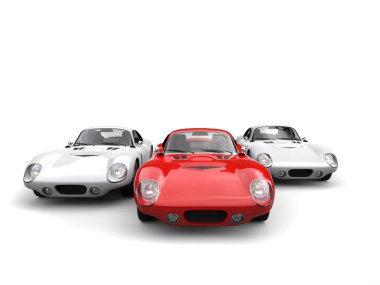 Kırmızı ve beyaz vintage yarış arabaları - yarışı önde gelen kırmızı - görünüm ön