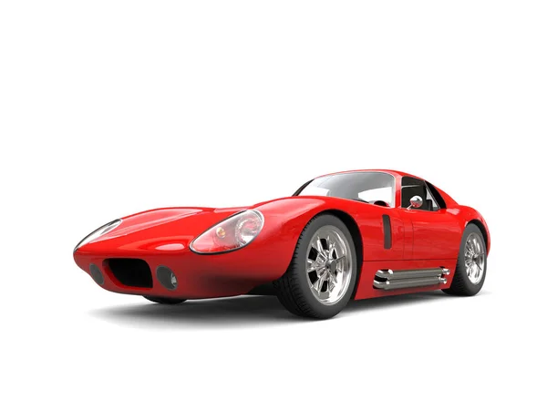 Поразительный красный винтажный гоночный автомобиль — стоковое фото