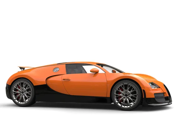 Горячий оранжевый современный суперспортивный автомобиль - вид сбоку — стоковое фото