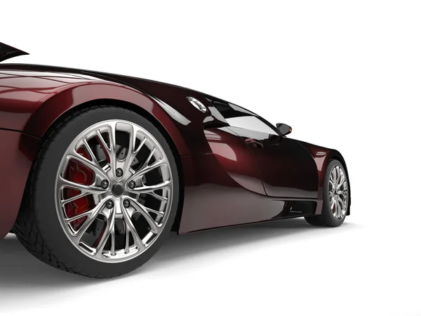 Metálico rojo oscuro moderno super deportivo coche - rueda trasera primer plano — Foto de Stock