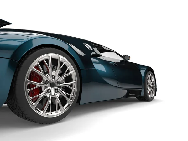 Metalliska cyan modern sportbil super - bakhjulet närbild skott — Stockfoto