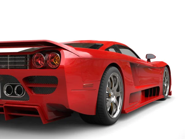 Огненно-красный современный супергоночный автомобиль - задняя фара крупным планом — стоковое фото