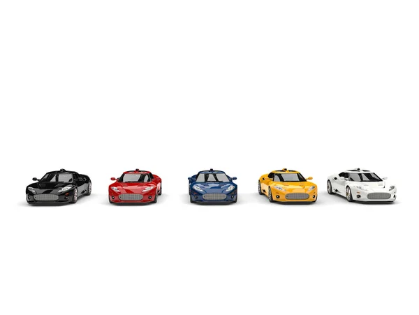 Carros esportivos super coloridos impressionantes na linha de partida - vista frontal — Fotografia de Stock