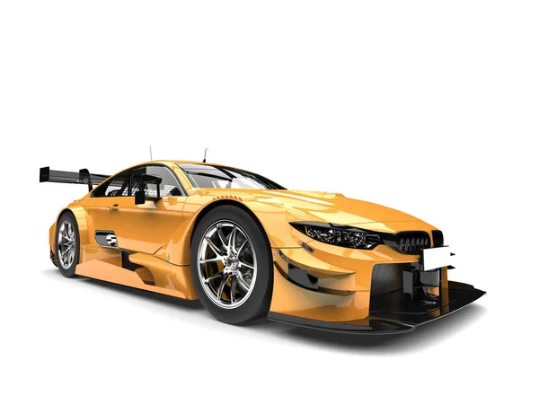 黄金の金属の現代スーパー レース車 — ストック写真