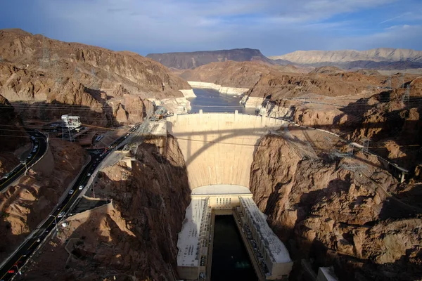 La famosa presa Hoover. Central hidroeléctrica en la frontera de Arizona y Nevada en el lago Mead . — Foto de Stock