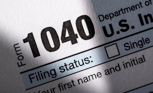 A stack of United States tax forms for individuals. — Stockfoto