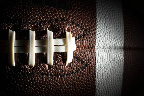 Primo piano di un football americano su sfondo nero — Foto Stock