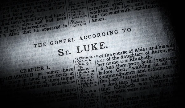 The beginning of the gospel of Luke in the King James Version of the Bible — Stock Photo, Image