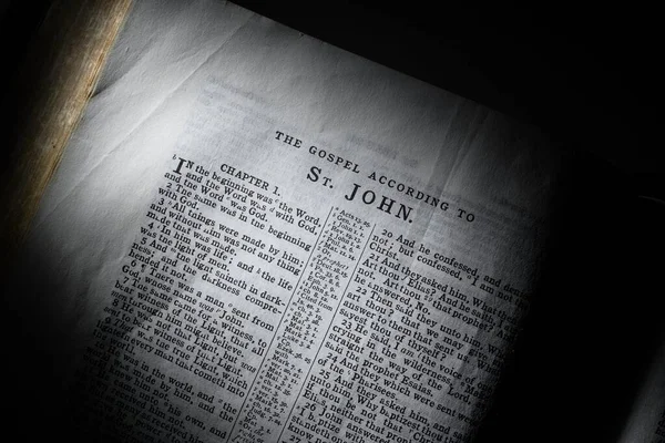 The book of John in the King James Version of the Bible 免版税图库照片