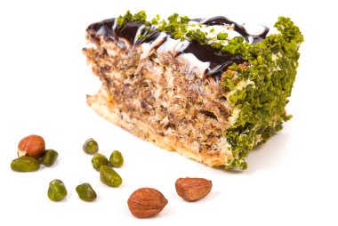 Ev yapımı karamel ve fıstıklı bisküvi. Karamel, krema, şam fıstığı ve fındık ezmesi karışımından oluşan tatlı. Bahar Şam fıstıklı Kek