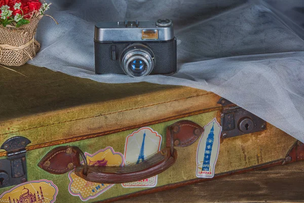 Fotocamera e valigia vintage — Foto Stock