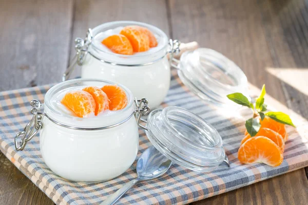 Naturjoghurt aus Mandarinen — Stockfoto