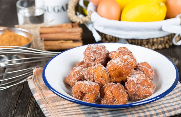 Beignets faits maison avec du sucre — Photo