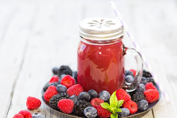 Suco de frutos da floresta — Fotografia de Stock