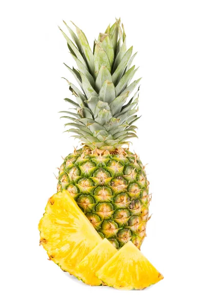 Naturalne ananas z białym tłem — Zdjęcie stockowe