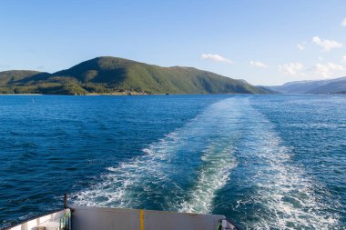 Norveç'te bir feribot stern görünümünü
