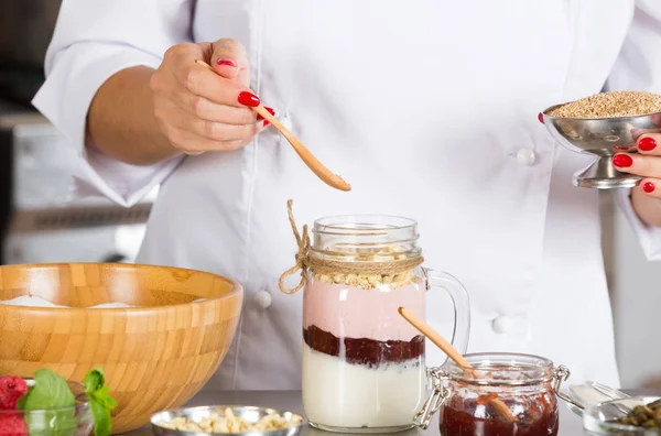 Cook een dessert te maken — Stockfoto