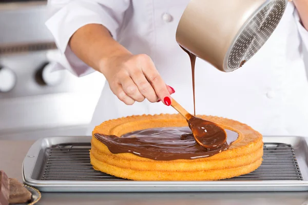 Pastry chef in the kitchen — Stock Photo, Image