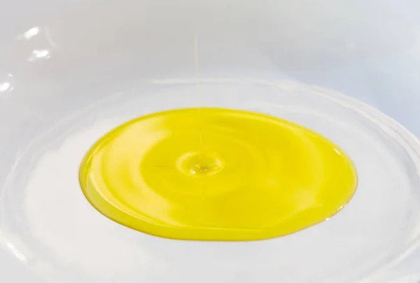 Olive oil on a plate — Stock Photo, Image