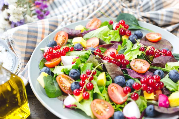 Fresh salad — Stock Photo, Image