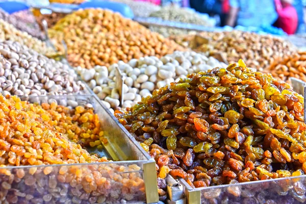 Nourriture séchée sur le stand du marché de rue arabe — Photo