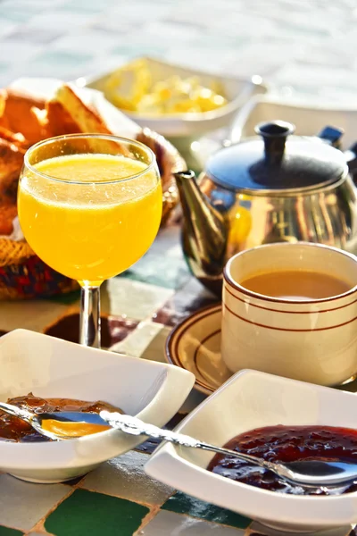 摩洛哥早餐上酒店干净在阿特拉斯山脉 — 图库照片