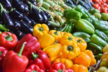 Semt pazarı durak üzerinde taze organik sebze