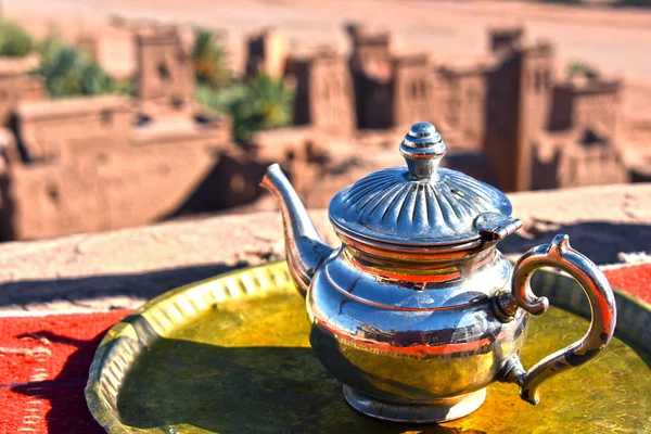 近く Warzazat、モロッコの Ait ハドゥのオリジナル ティー ポット — ストック写真