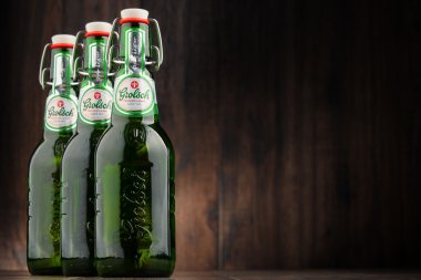 Üç Grolsch bira şişesi