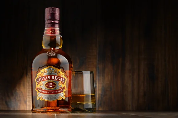 Chivas Regal 12 şişe harmanlanmış Scotch viski — Stok fotoğraf