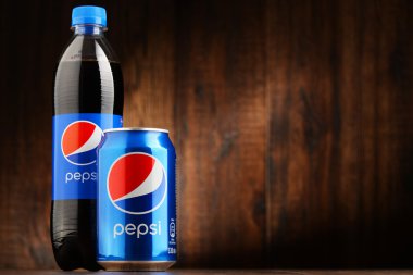 Şişe ve gazlı alkolsüz içecek Pepsi konservesi